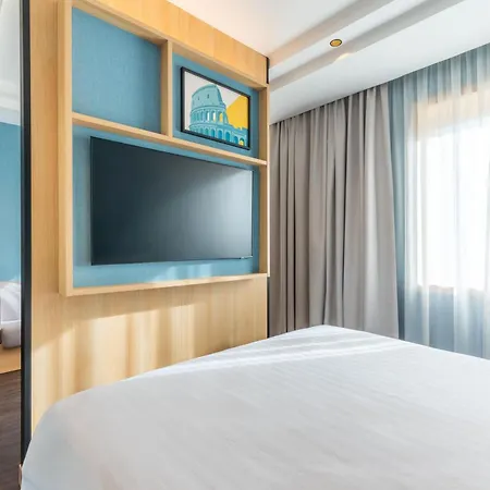 Hilton Garden Colosseum Hotel 4*