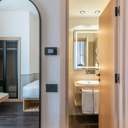 Hilton Garden Colosseum Hotel