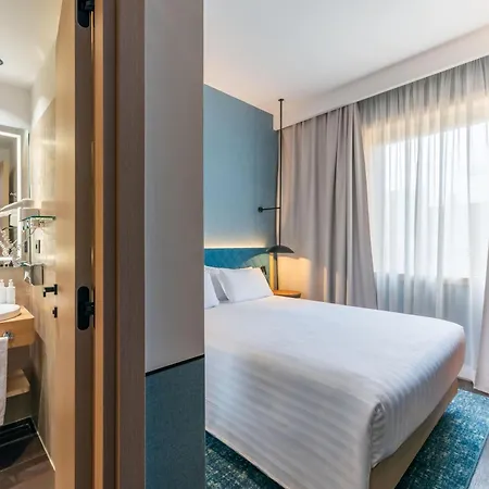 Hilton Garden Colosseum Hotel 4*