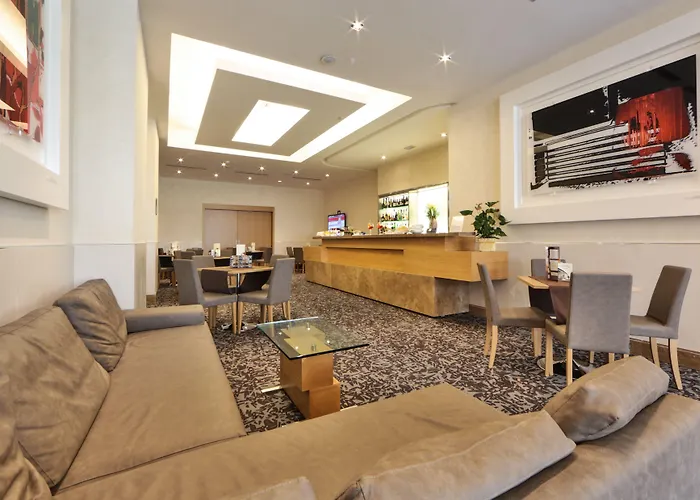 Hilton Garden Colosseum 酒店